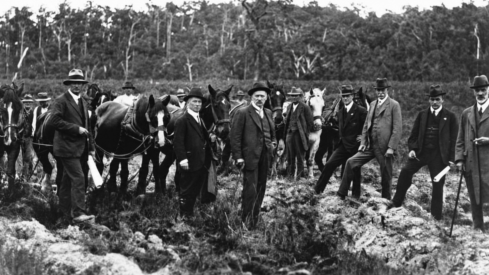 Restored black-and-white photograph of workers and officials gathered around horse-drawn earthmoving equipment at the first-sod ceremony for Yallourn A Power Station in February 1921.