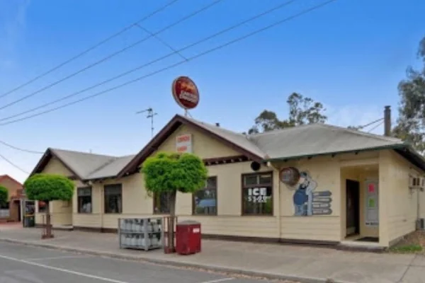 Visit Glengarry Hotel Cabins & RV Camping