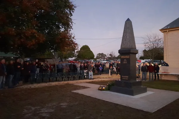 Visit Toongabbie Cenotaph