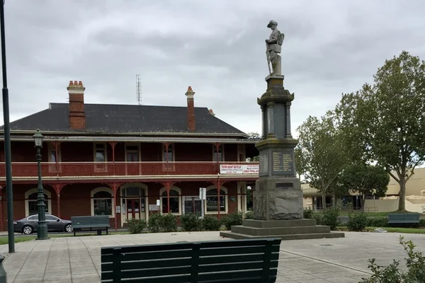 Experience Traralgon Cenotaph