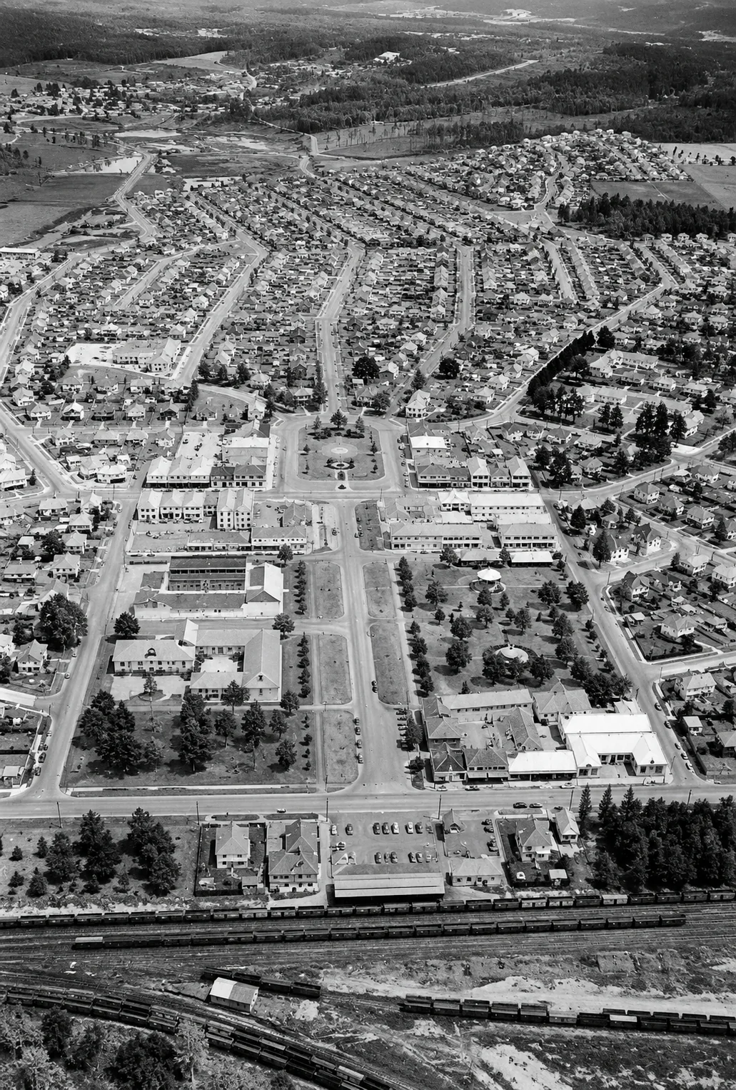 Aerial black-and-white view of Yallourn’s central plan, streets and houses.