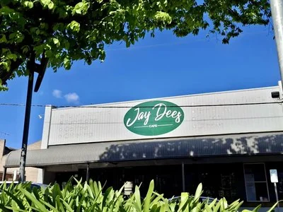 Outdoor tables beside the entrance to Jay Dee's Cafe in Morwell.