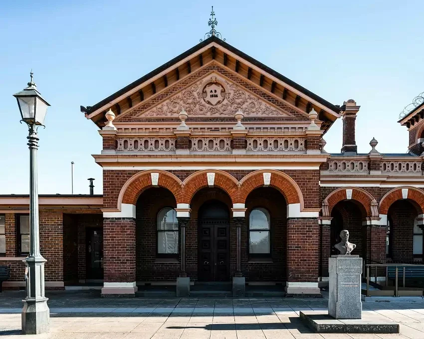 The arched brick façade and ornate gable of Traralgon Courthouse face the civic square.